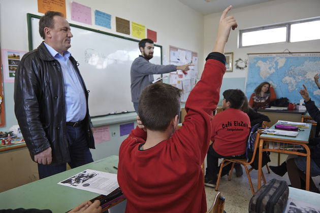 Οταν τα παιδιά κάνουν σημαία την αλληλεγγύη