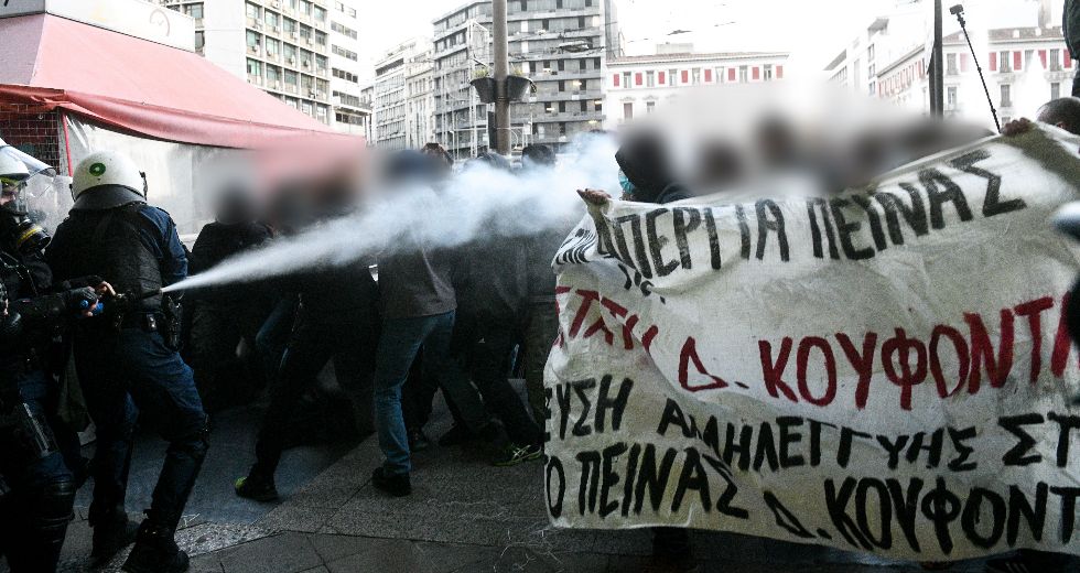 Αστυνομικά όργια ξανά κατά δημοσιογράφων και διαδηλωτών στην πορεία για τον Κουφοντίνα