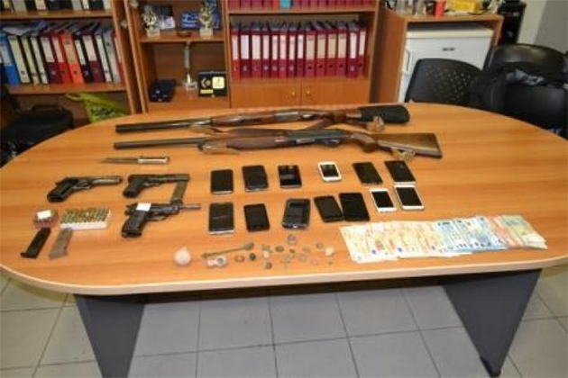 Οι σπηλιές – φυλακές των μεταναστών στην Κρήτη