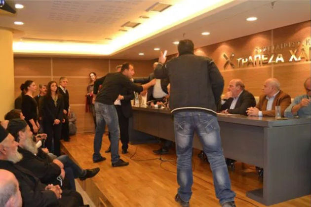 Πρώτα θύματα οι μικροομολογιούχοι, τώρα οι μικρομέτοχοι