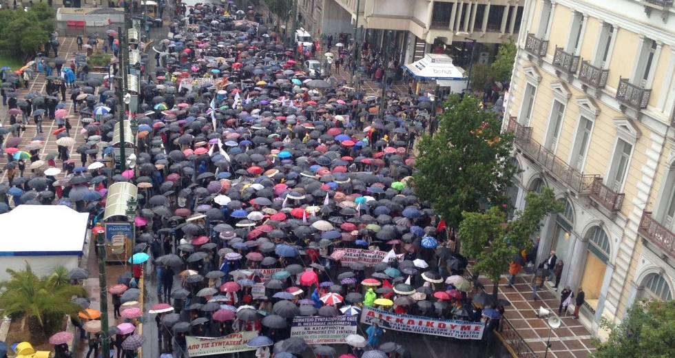 Βροντερό «όχι» από πλήθος συνταξιούχων στο Μαξίμου