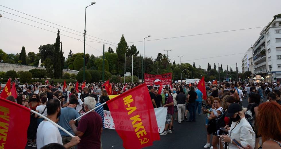 Μαζική και μαχητική διαδήλωση στο Σύνταγμα
