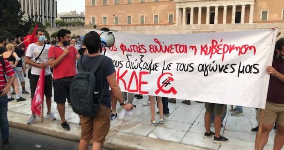 Μαζική και μαχητική διαδήλωση στο Σύνταγμα