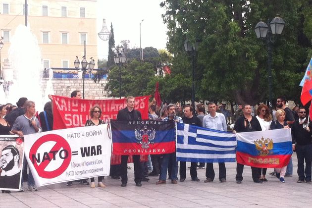 Η πλ. Συντάγματος σε δύο κομμάτια για την Ουκρανία