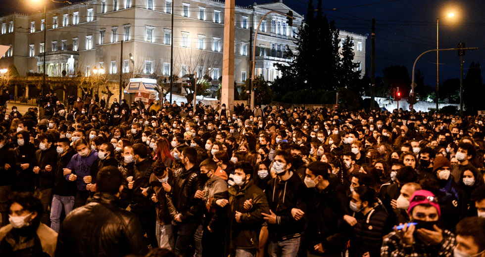 Λαοθάλασσα στους δρόμους κατά της καταστολής και της αστυνομικής βαρβαρότητας