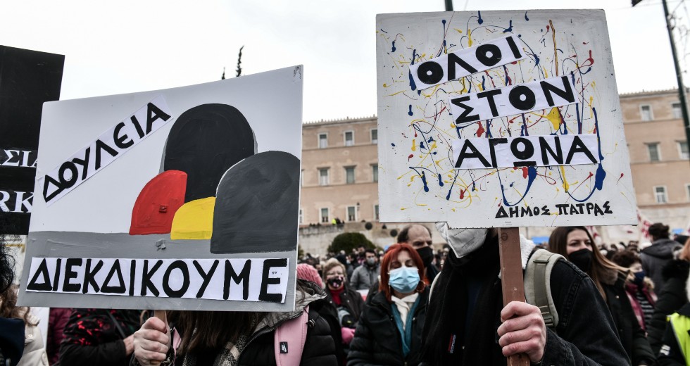 Mεγάλo εργατικό συλλαλητήριο στο Σύνταγμα – έφτασε η πορεία από την Πάτρα