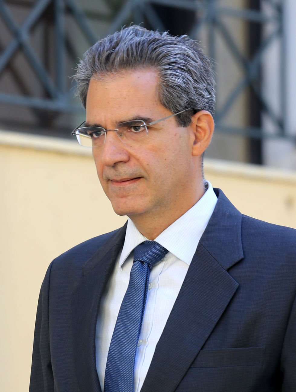 «Δεν μπορούν να παίρνουν πολιτικές θέσεις υμνητές αυταρχικών καθεστώτων»