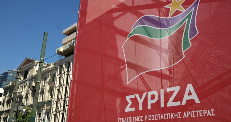 Γαλάζια υπεροχή με μεγάλη αποχή