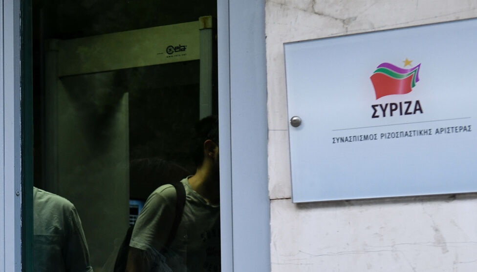 Η μπάλα στην εξέδρα από τον Πέτσα για τα λεφτά στα ΜΜΕ
