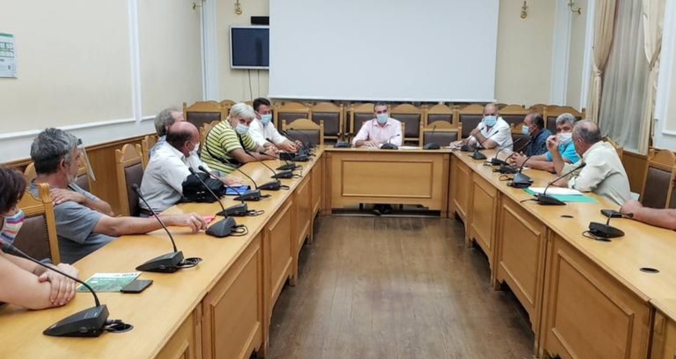 Σύσκεψη στη Περιφέρεια Κρήτης για τα προβλήματα των αποσταγματοποιών