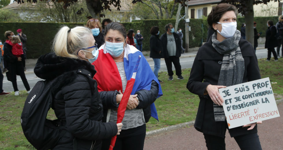 Απειλές είχε δεχθεί ο καθηγητής που δολοφονήθηκε στη Γαλλία