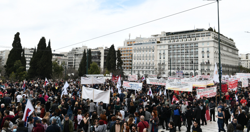 Ποτάμι οργής στους δρόμους της χώρας για το έγκλημα στα Τέμπη