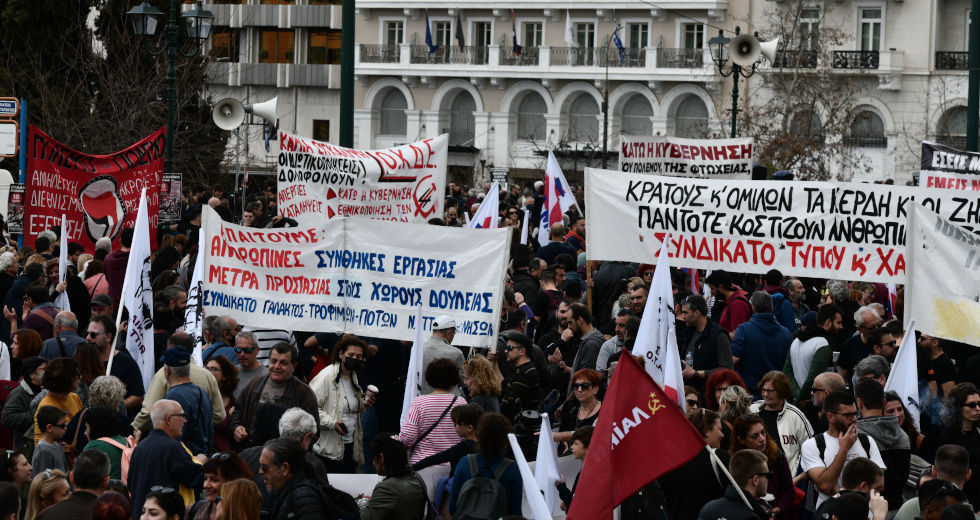 Ποτάμι οργής στους δρόμους της χώρας για το έγκλημα στα Τέμπη