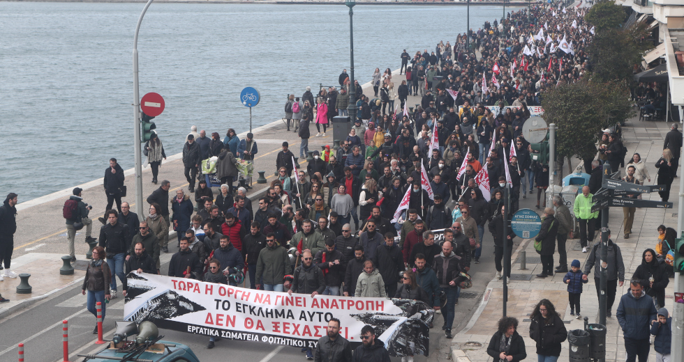 Ποτάμι οργής στους δρόμους της χώρας για το έγκλημα στα Τέμπη