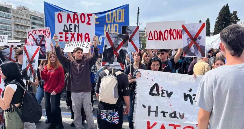 Ποτάμι οργής στους δρόμους της χώρας για το έγκλημα στα Τέμπη