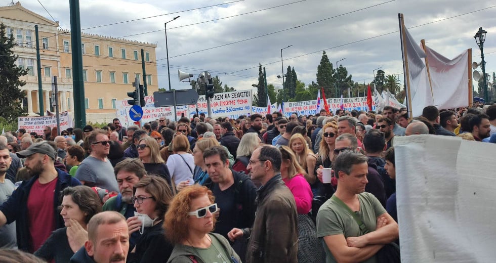 Ποτάμι οργής στους δρόμους της χώρας για το έγκλημα στα Τέμπη