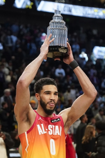 Νικητής ο Γιάννης MVP ο Τέιτουμ