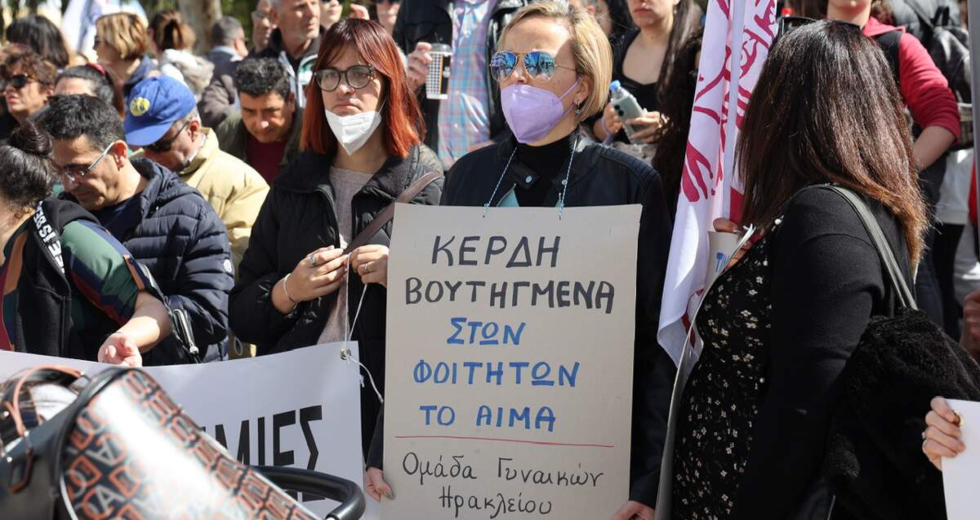 Στους δρόμους οι Κρητικοί για το δυστύχημα στα Τέμπη – «Είναι δολοφονίες»