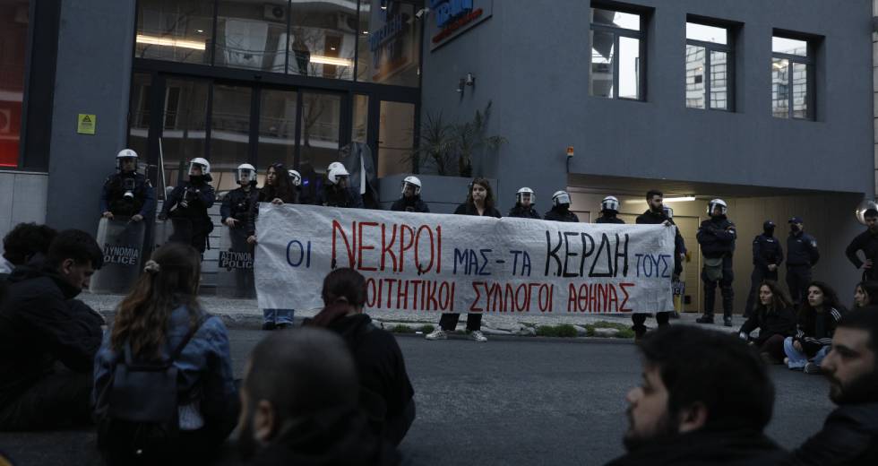 Η οργή και η άγρια καταστολή των διαδηλώσεων για τα Τέμπη μέσα από τον «φακό» των διεθνών ΜΜΕ