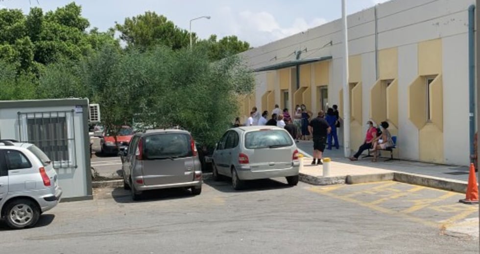 Με ρυθμούς χελώνας τα τεστ κορονοϊού στους υγειονομικούς στο ΠΑΓΝΗ