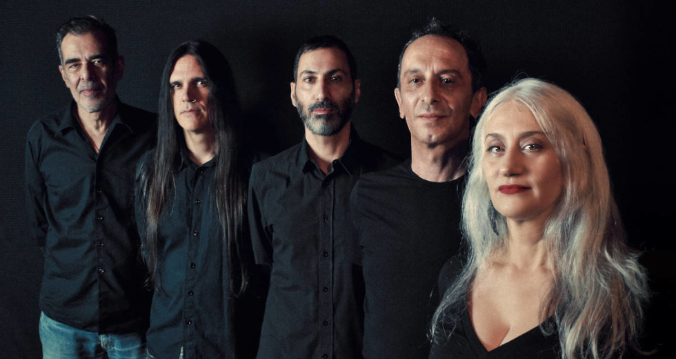 Thee Holy Strangers: Είμαστε ένα ταξίδι με άγνωστο προορισμό και όχημα μερικά τραγούδια