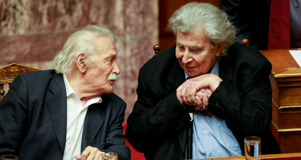 Φωτογραφικές «στιγμές» από τη ζωή του Μίκη Θεοδωράκη