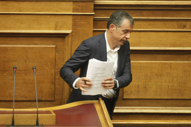 Ομοβροντία αντιπολιτευτικών πυρών