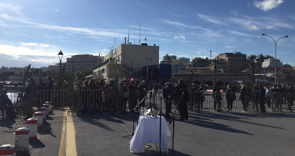 Θεοφάνια: Ηλεκτρονικά ο έλεγχος των πιστοποιητικών στη Μητρόπολη Χανίων