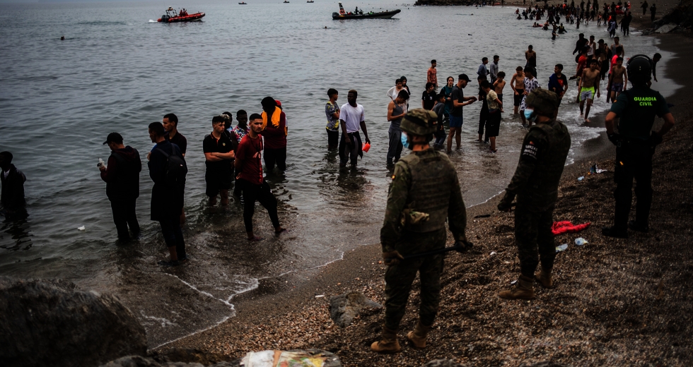 Ξαφνικό… τσουνάμι μεταναστών στη Θέουτα και μαζικές απελάσεις