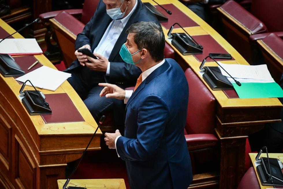 Live η σύγκρουση για την Εξεταστική στις «λίστες Πέτσα»  