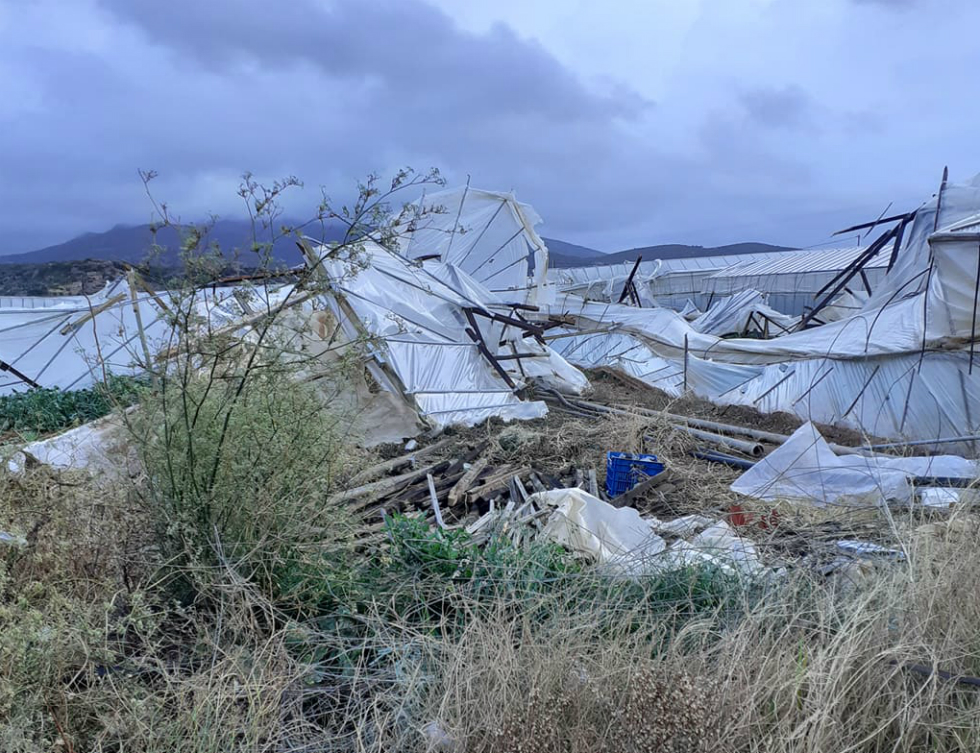 Ζημιές σε θερμοκήπια και καλλιέργειες από ανεμοστρόβιλο στα Χανιά