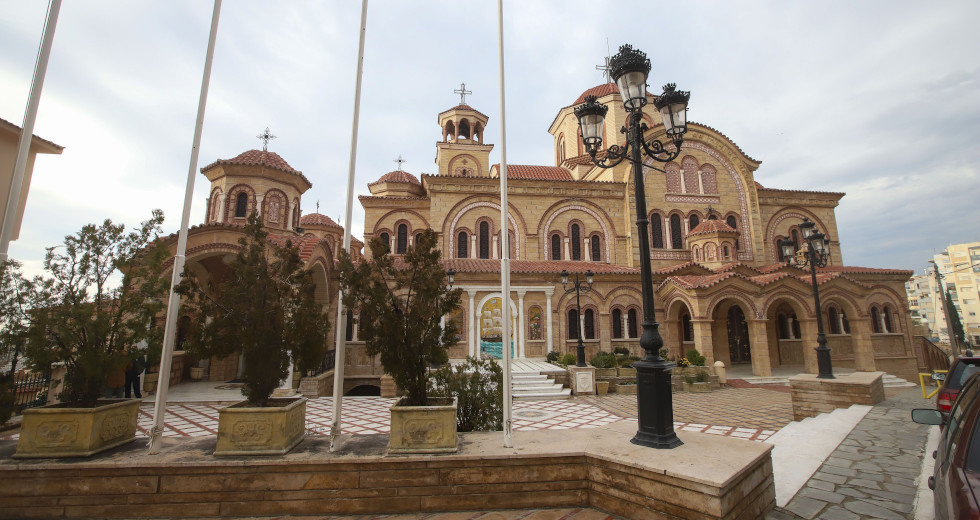 Εκτάκτως στη Θεσσαλονίκη Χαρδαλιάς- Αρκουμανέας λόγω της νοτιοαφρικανικής παραλλαγής