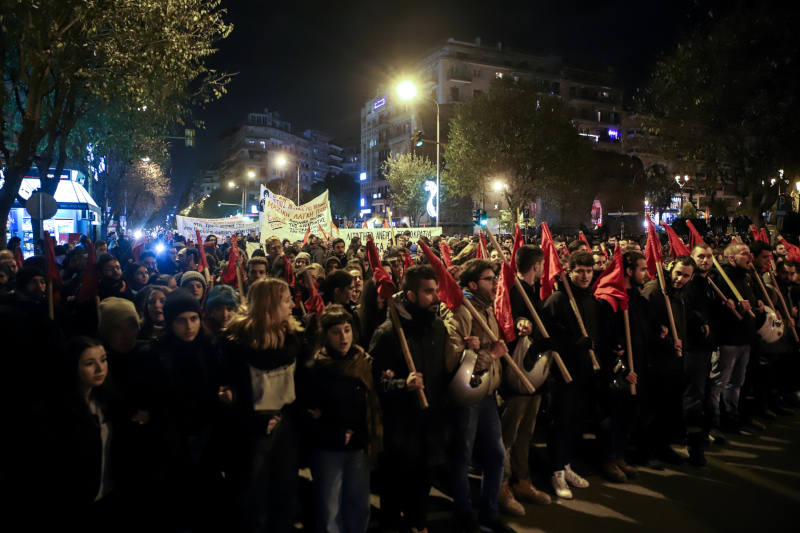 Πάθος στους δρόμους, καταστολή στα Εξάρχεια