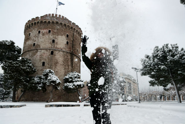Προβλήματα από τη σφοδρή χιονόπτωση στη Θεσσαλονίκη