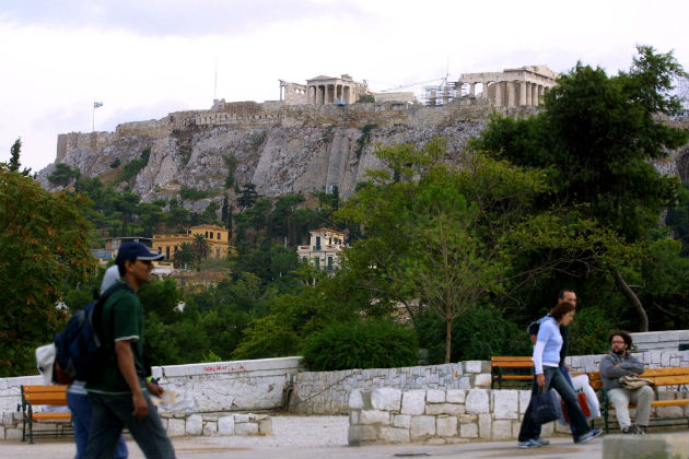 Υποχωρούν οι βροχές, παραμένουν τα σύννεφα