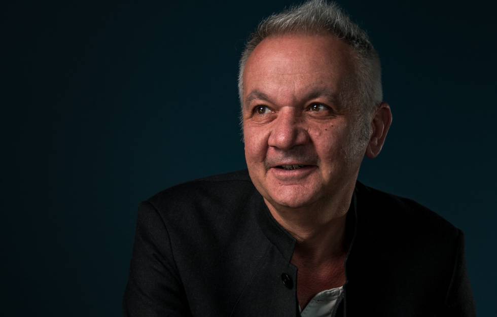 «Μια μουσικοθεατρική παράσταση που ενώνει την αρχαία τραγωδία με το ρεμπέτικο»