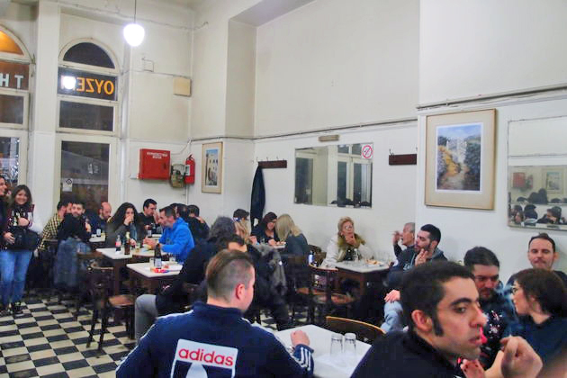 74 χρόνια φραπέ, ούζο, μπίρα και ποικιλίες