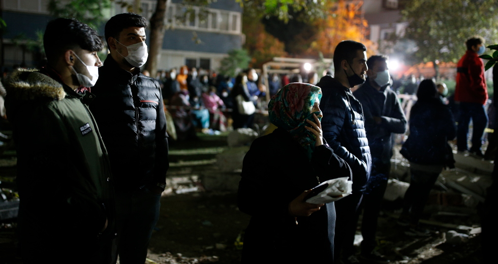 Τουρκία: Αγωνία στα συντρίμμια, ενώ ο αριθμός των θυμάτων αυξάνεται