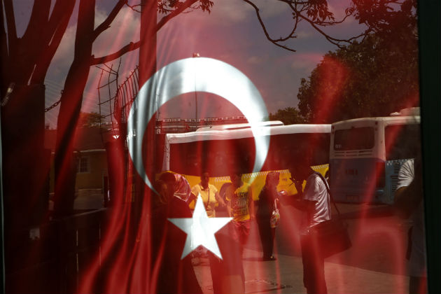 «Mέλη του κόμματος του Ερντογάν πίσω από το πραξικόπημα»