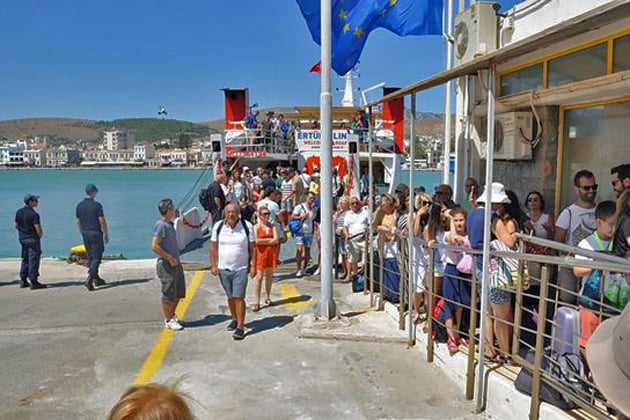 «Αιχμάλωτοι» στο τελωνείο