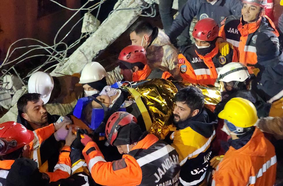 Απελπισμένοι απέναντι στο χάος εν μέσω αμείλικτων ερωτημάτων 