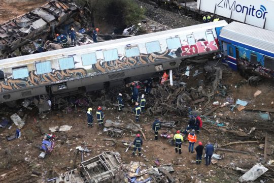 Τέμπη: Ένα έγκλημα με πολλούς που έχασαν, ενώ κάποιοι κέρδιζαν… [βίντεο]