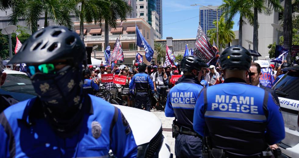 Ελεύθερος χωρίς όρους ο Ντόναλντ Τραμπ