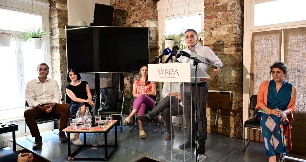 Με το δίπολο «συνέχεια και τομή» ο Ε. Τσακαλώτος ανακοίνωσε την υποψηφιότητά του