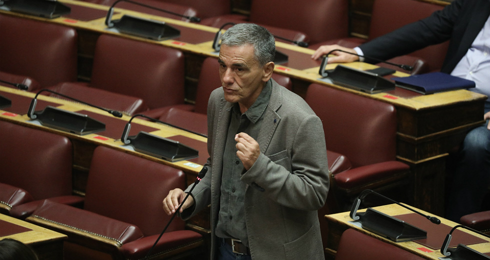 Υψηλοί τόνοι με το «καλημέρα» για την πρόταση μομφής