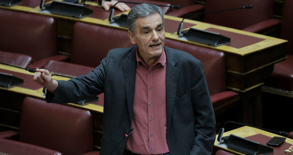Σύγκρουση με το «καλημέρα» στη Βουλή για το νέο ασφαλιστικό