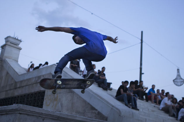 Οι ράπερ και οι skateboardάδες της πλατείας