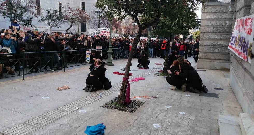 Δάκρυα, συγκίνηση και ένα δυνατό «Σε σας που μας ακούτε»