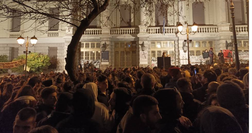 Μεγάλη συναυλία καλλιτεχνών στην κατάληψη Τσίλλερ