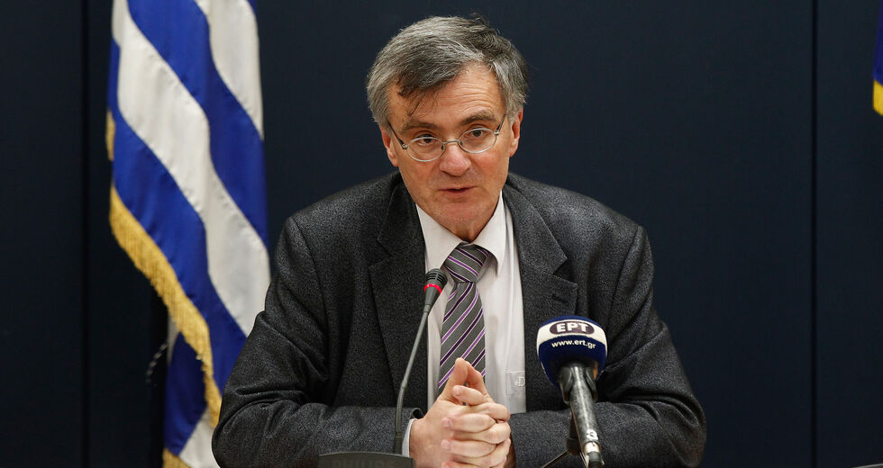 Το Μαξίμου «πυροβολεί» τον Τσιόδρα για να διασωθεί